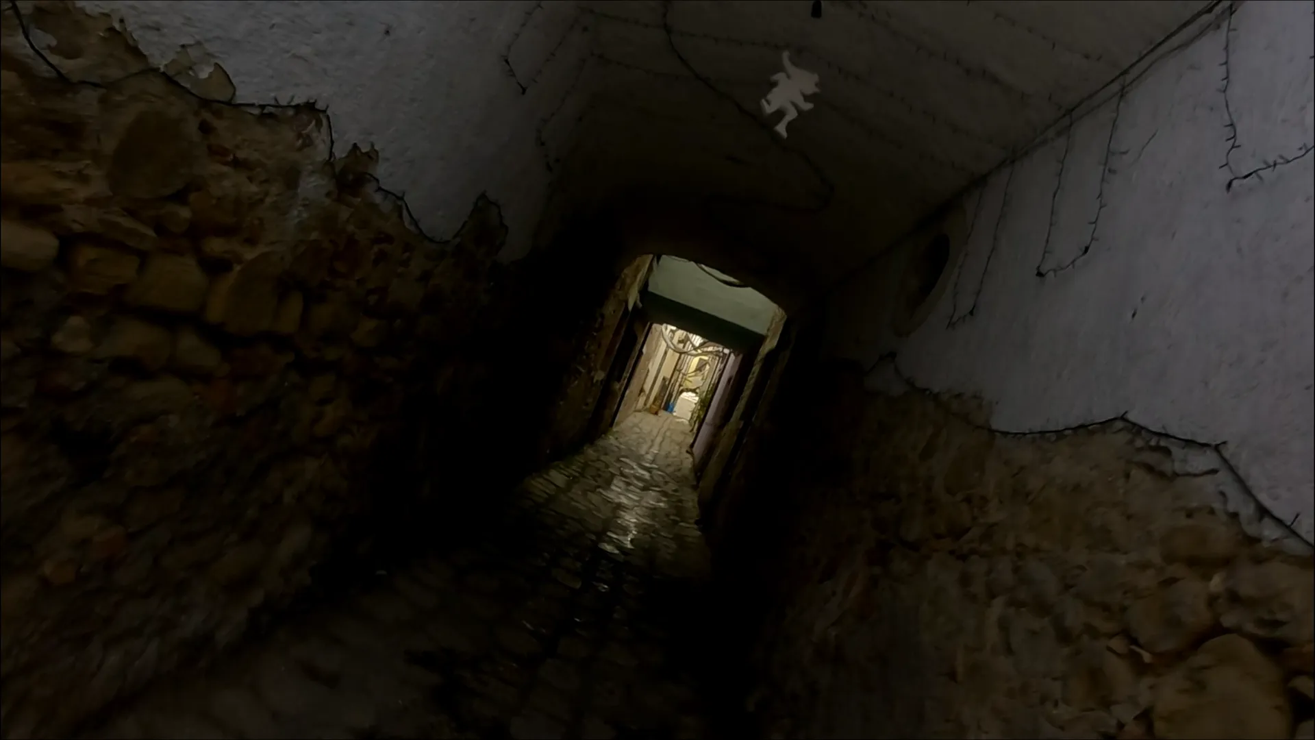 Bea & Dante's Adventures è sempre a caccia di foto creepy in qualche borgo fantasma come qui ad Apice Vecchia