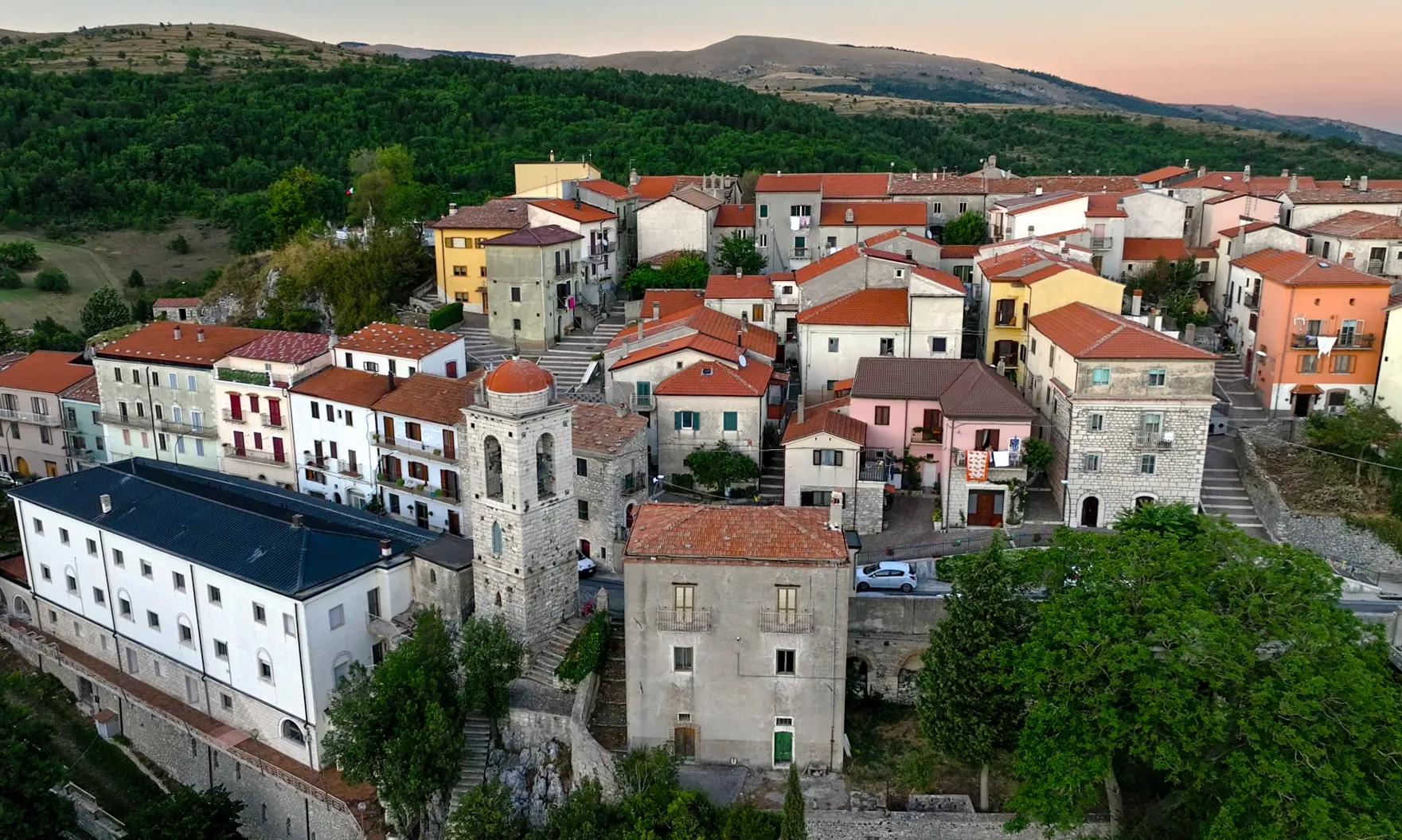 Il borgo medievale di Sant'Angelo in Grotte in Molise ricco di storia e tradizione