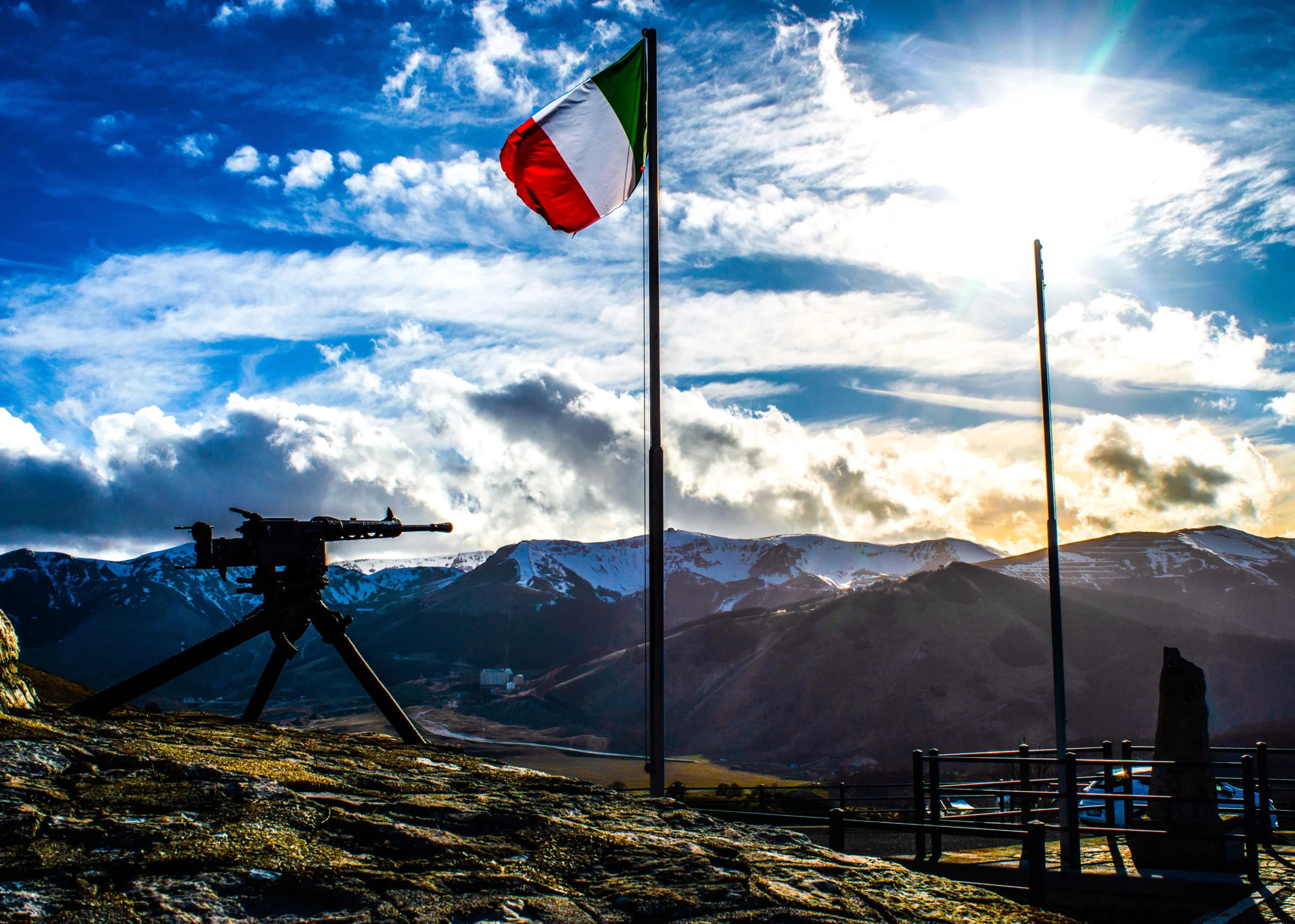 Bea & Dante's Adventures sale in vetta al Monte Zurrone per onorare il Sacrario Militare di Monte Zurrone